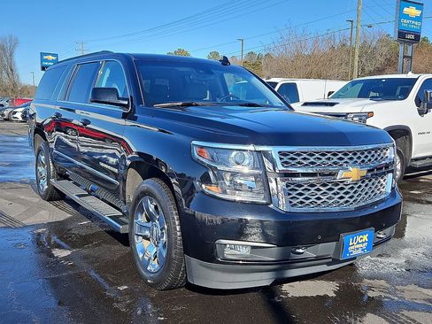 Used 2019 Chevrolet Suburban LT w/ LT Signature Package image 1
