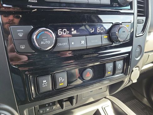 Used 2024 Nissan Titan PRO-4X w/ Pro-4x Convenience Package image 20