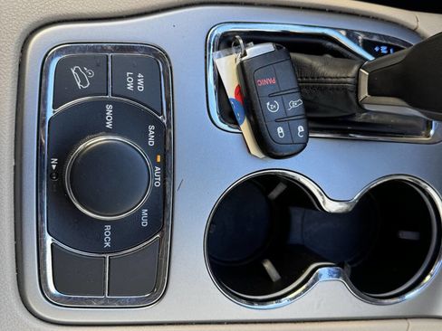 Used 2018 Jeep Grand Cherokee Limited image 33