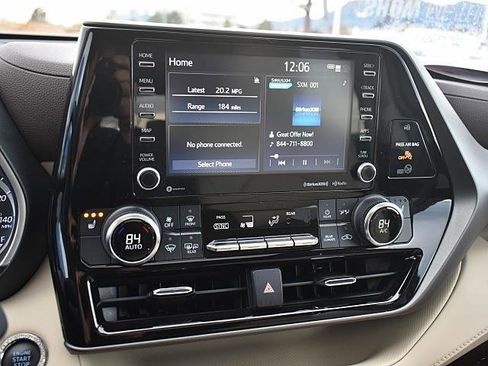 Used 2022 Toyota Highlander XLE image 37