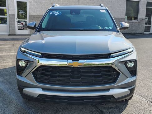 Used 2024 Chevrolet TrailBlazer LT w/ Convenience Package AWD/4WD image 3