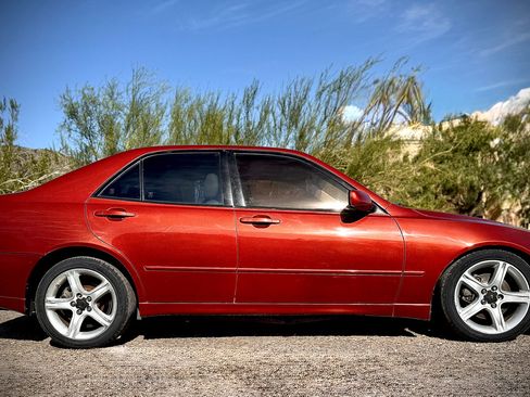 Used 2001 Lexus IS 300 image 8
