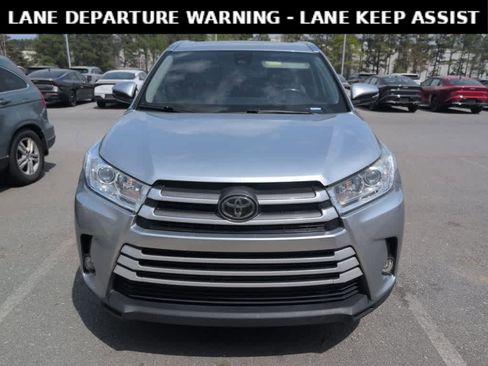 Used 2019 Toyota Highlander XLE image 2