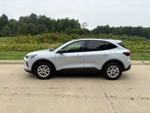 Used 2026 Ford Escape Active w/ Cold Weather Package FWD image 6