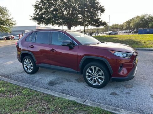 Used 2020 Toyota RAV4 XLE Premium image 7