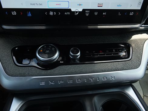 Used 2025 Ford Expedition Tremor AWD/4WD image 28
