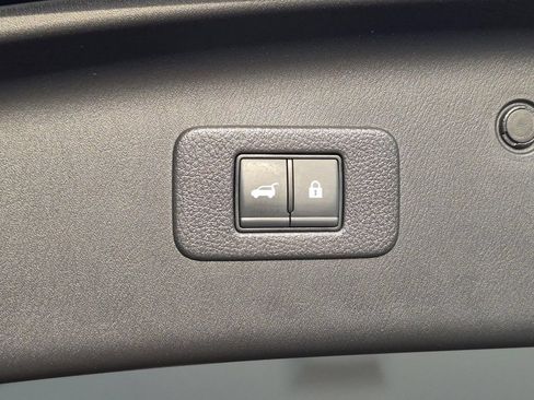 Used 2024 Nissan Armada Platinum w/ Captain's Chairs Package RWD image 10