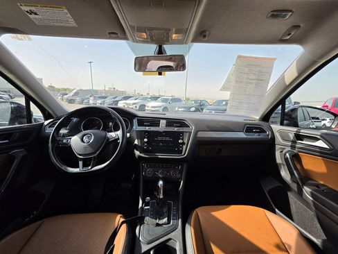 Used 2019 Volkswagen Tiguan SE FWD image 17