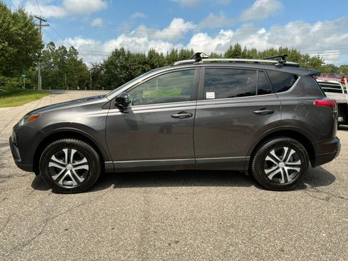 Used 2018 Toyota RAV4 LE w/ Carpet Mat Package AWD/4WD image 13