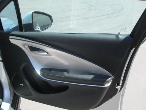 Used 2014 Chevrolet Volt Premium w/ Premium Trim Package FWD image 9