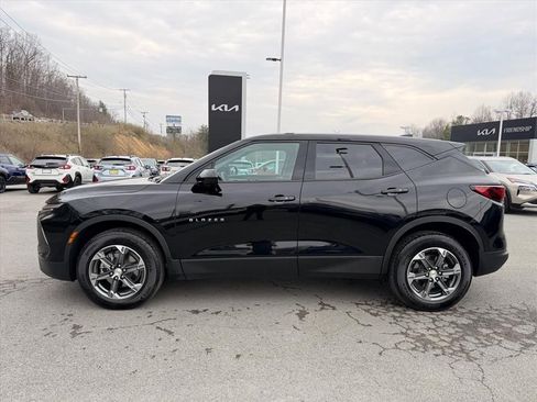 Used 2025 Chevrolet Blazer LT AWD/4WD image 4