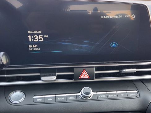 Used 2025 Hyundai Elantra SEL FWD image 17