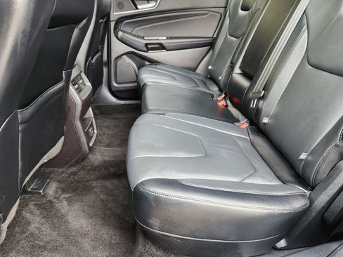 Used 2018 Ford Edge Titanium image 10