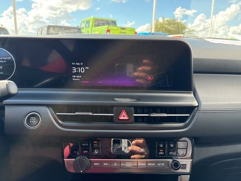 Used 2025 Kia Seltos SX image 32