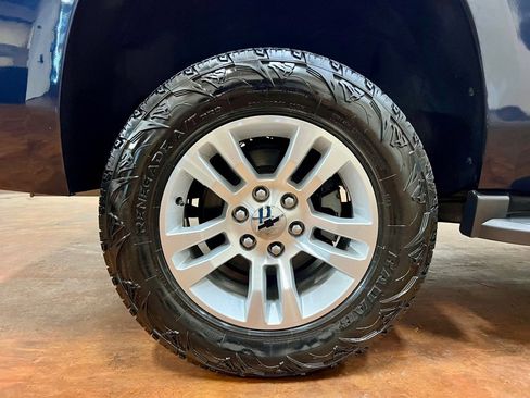 Used 2019 Chevrolet Tahoe LT image 12