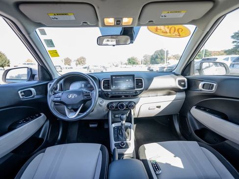 Used 2024 Hyundai Venue SEL image 13