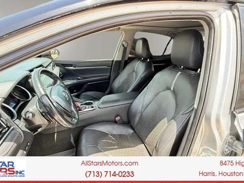 Used 2018 Toyota Camry XLE FWD image 13