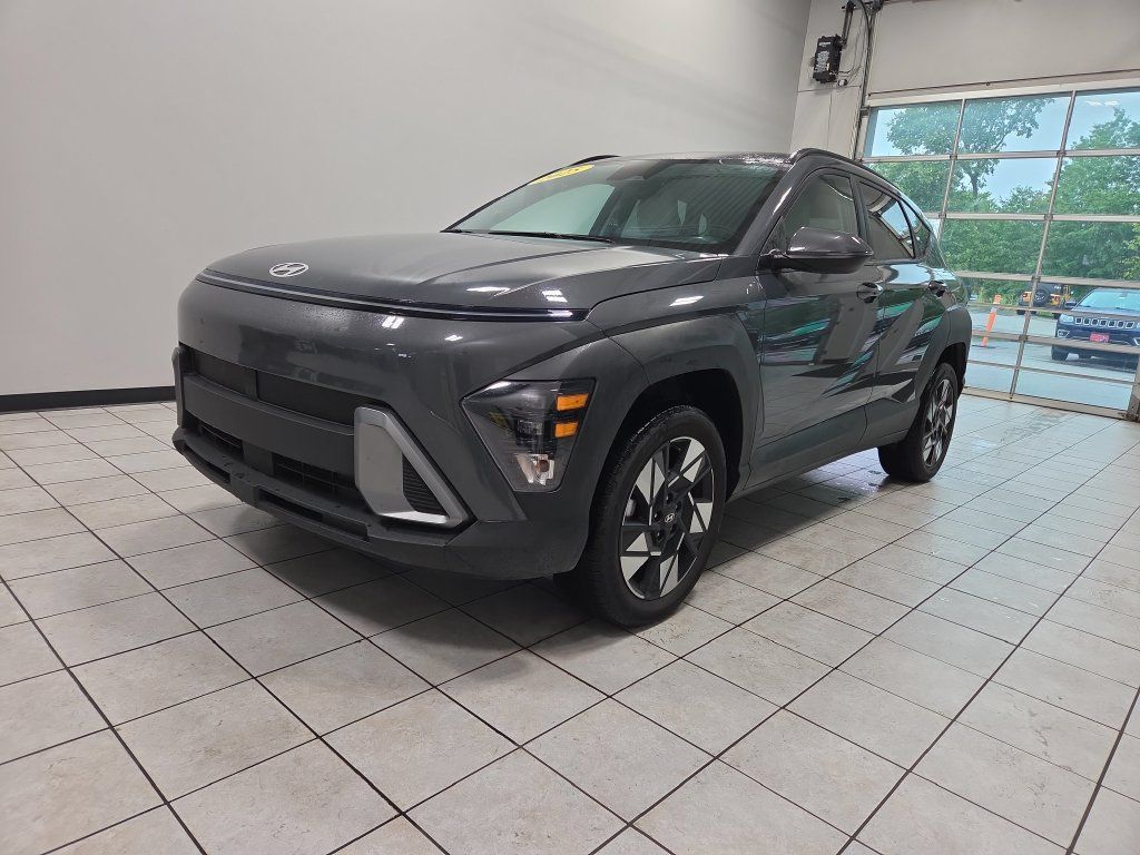 Used 2025 Hyundai Kona SEL AWD/4WD image 3