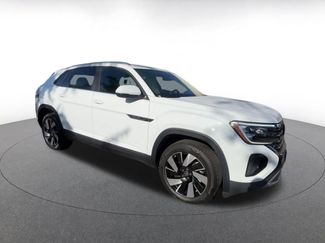 Used 2025 Volkswagen Atlas Cross Sport SE video 2