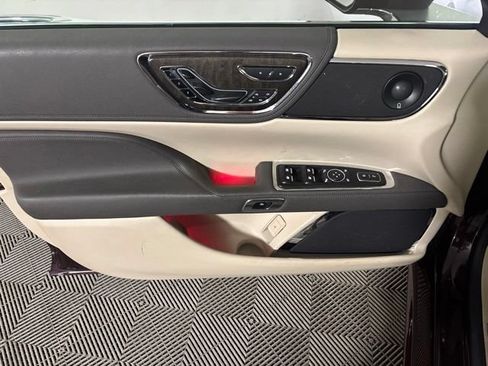 Used 2019 Lincoln Continental Reserve AWD/4WD image 19