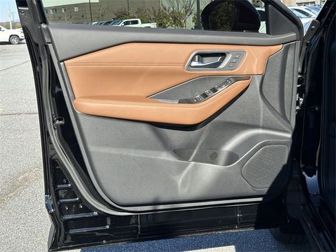 New 2026 Nissan Rogue Platinum image 10