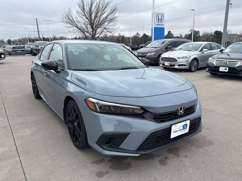Used 2023 Honda Civic Sport image 3