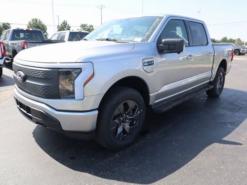 Used 2025 Ford F150 Lightning Flash image 11