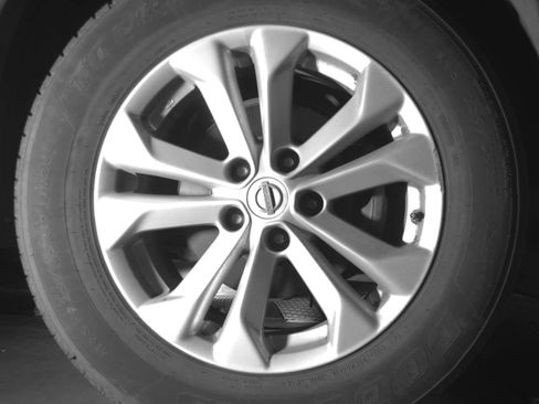 Used 2015 Nissan Rogue SV w/ SV Premium Package AWD/4WD image 11