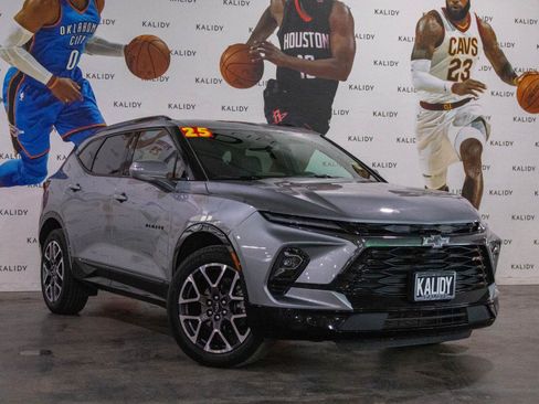 Used 2025 Chevrolet Blazer RS FWD image 2