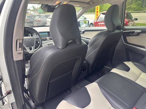 Used 2017 Volvo XC60 T6 Dynamic w/ Preferred Option Package AWD/4WD image 12