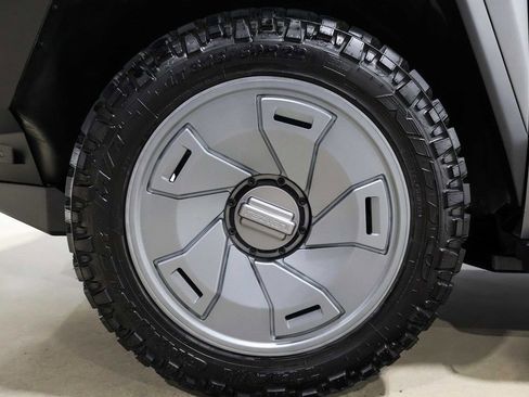 Used 2023 Cadillac Escalade Premium Luxury image 26