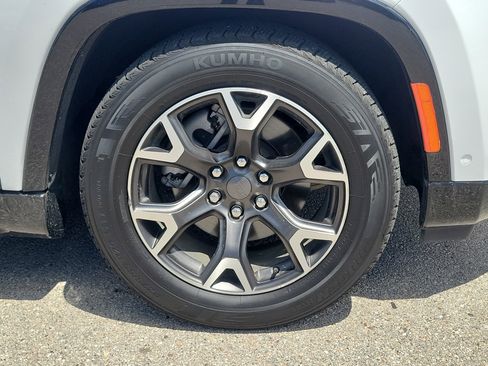 Used 2024 Jeep Wagoneer Series III image 8