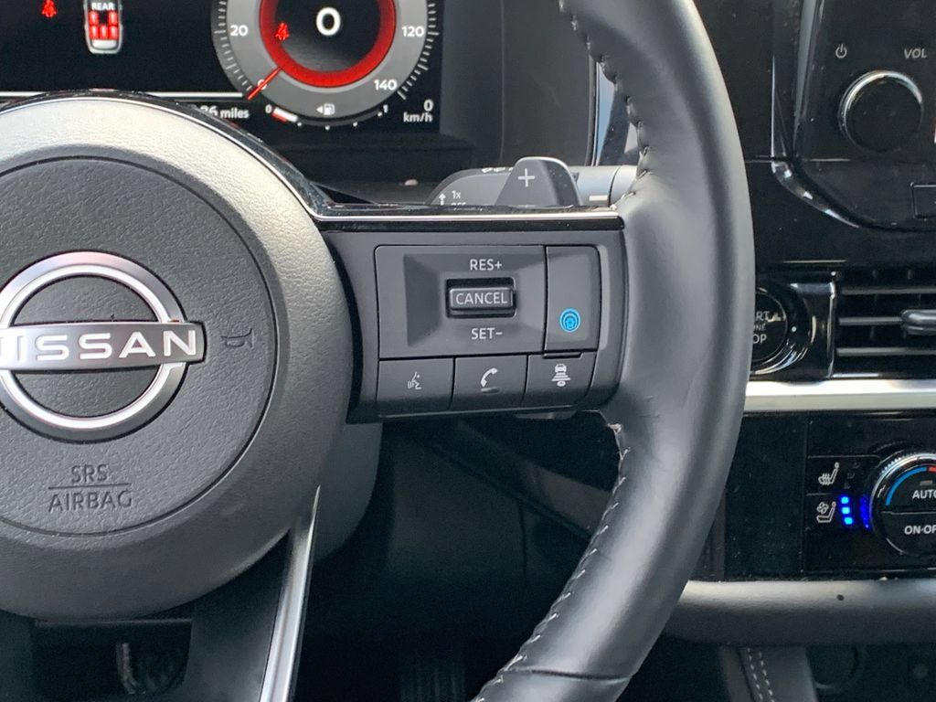 Used 2025 Nissan Pathfinder Platinum AWD/4WD image 14