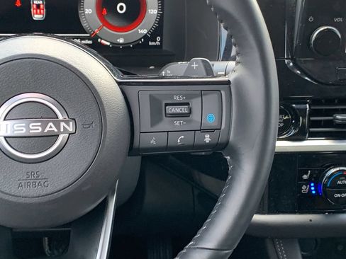 Used 2025 Nissan Pathfinder Platinum AWD/4WD image 14