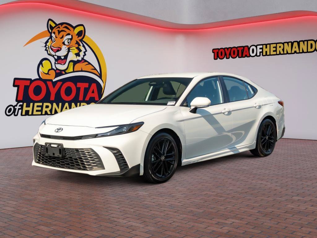 Used 2025 Toyota Camry SE FWD image 1
