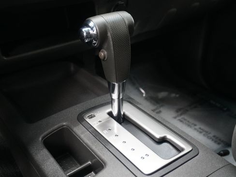 Used 2006 Nissan Frontier SE w/ (P01) Power Pkg image 14