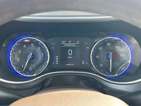 Used 2021 Chrysler Voyager L image 31