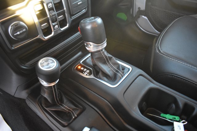 Used 2023 Jeep Wrangler Unlimited Sahara AWD/4WD image 28