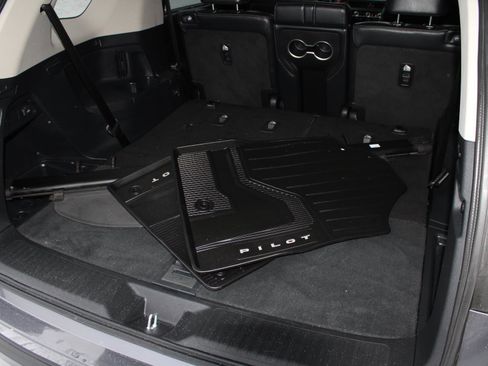 Used 2025 Honda Pilot EX-L image 8