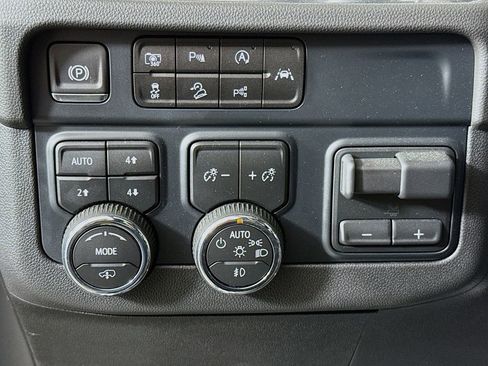 Used 2025 Chevrolet Suburban High Country AWD/4WD image 10