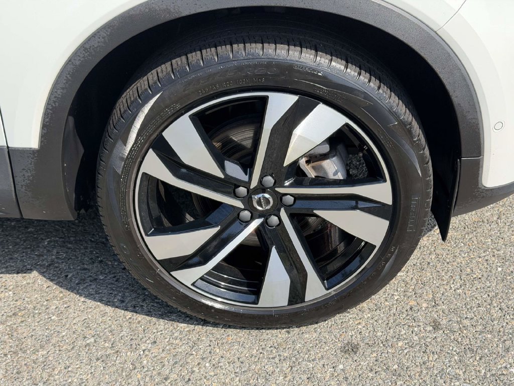 Used 2024 Volvo XC40 B5 Plus w/ Protection Package Premier AWD/4WD image 25