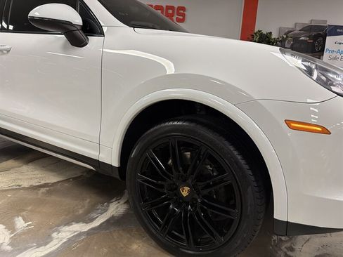 Used 2017 Porsche Cayenne Platinum Edition w/ Premium Package (PJV) AWD/4WD image 15