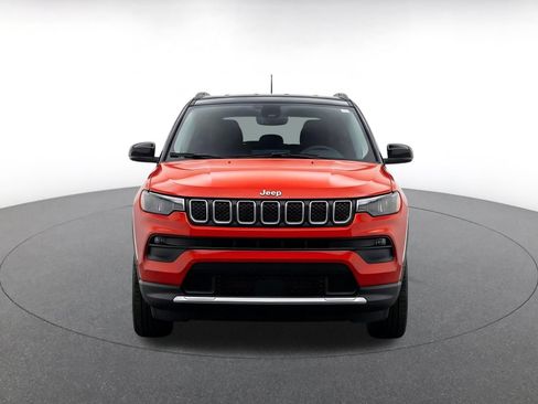 Used 2025 Jeep Compass Limited AWD/4WD image 2
