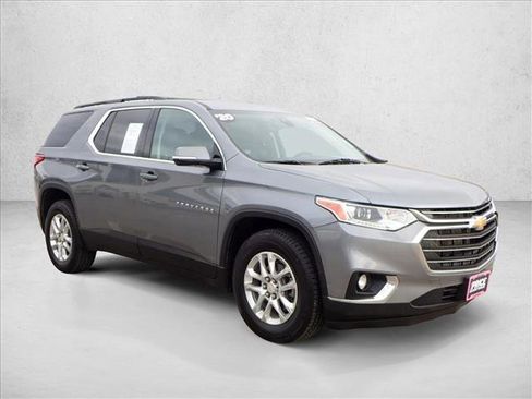 Used 2020 Chevrolet Traverse LT w/ Driver Confidence II Package image 6