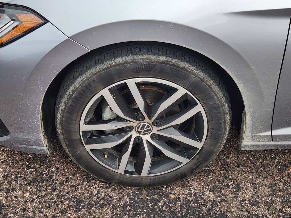 Used 2025 Volkswagen Jetta SE FWD image 6