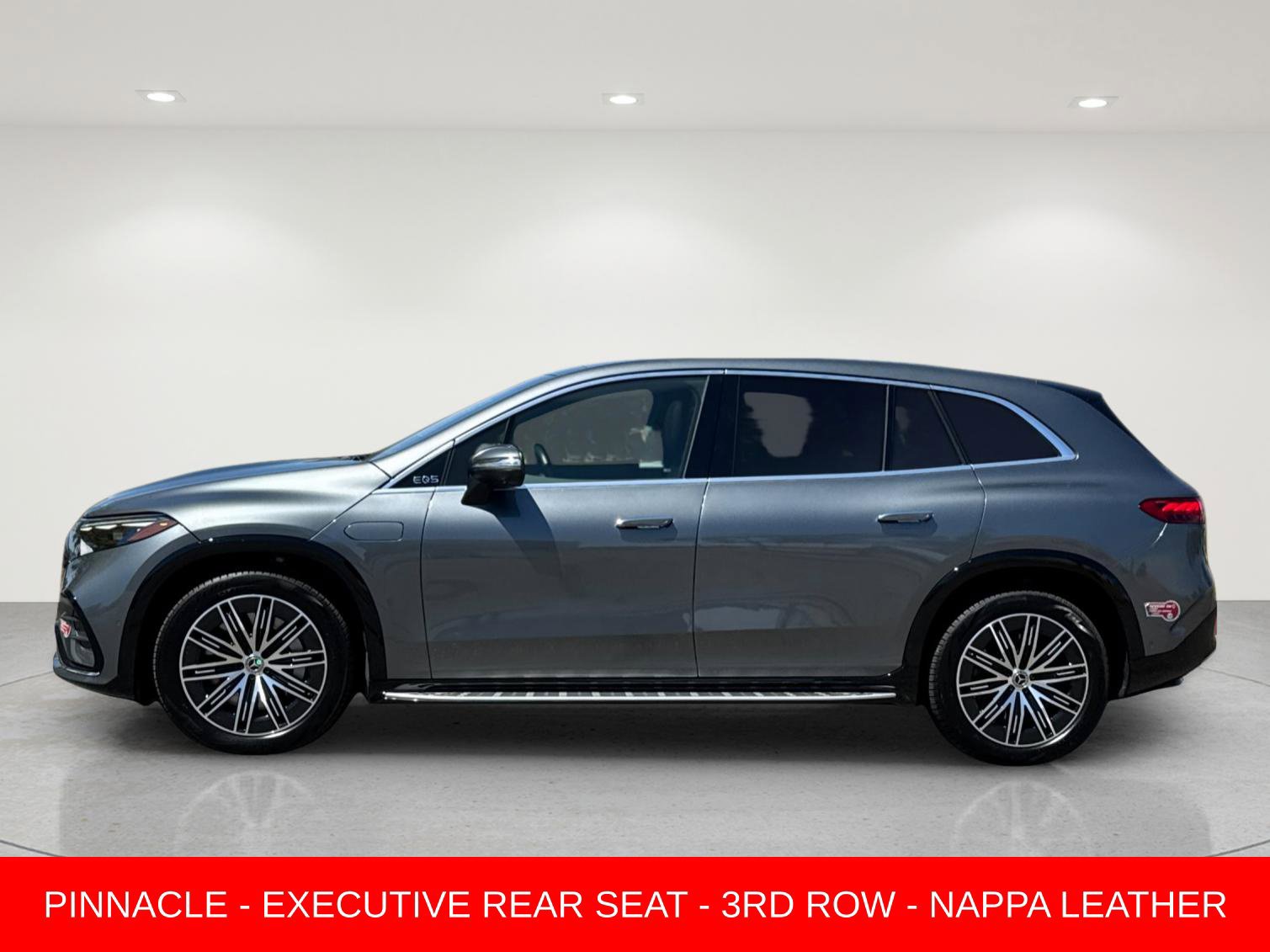 Used 2023 Mercedes-Benz EQS 580 4MATIC SUV image 3
