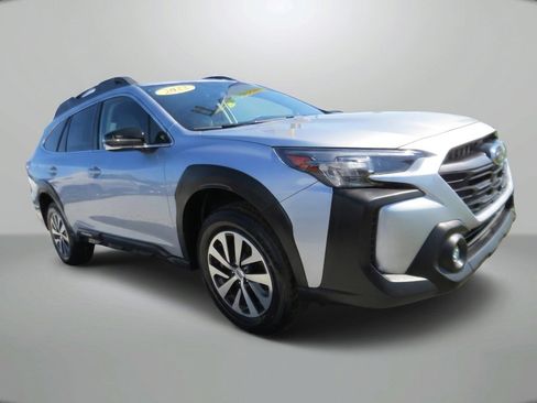 Used 2023 Subaru Outback Premium AWD/4WD image 1
