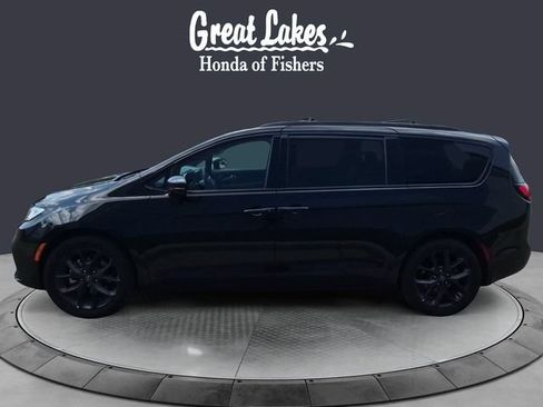 Used 2025 Chrysler Pacifica Limited FWD image 2