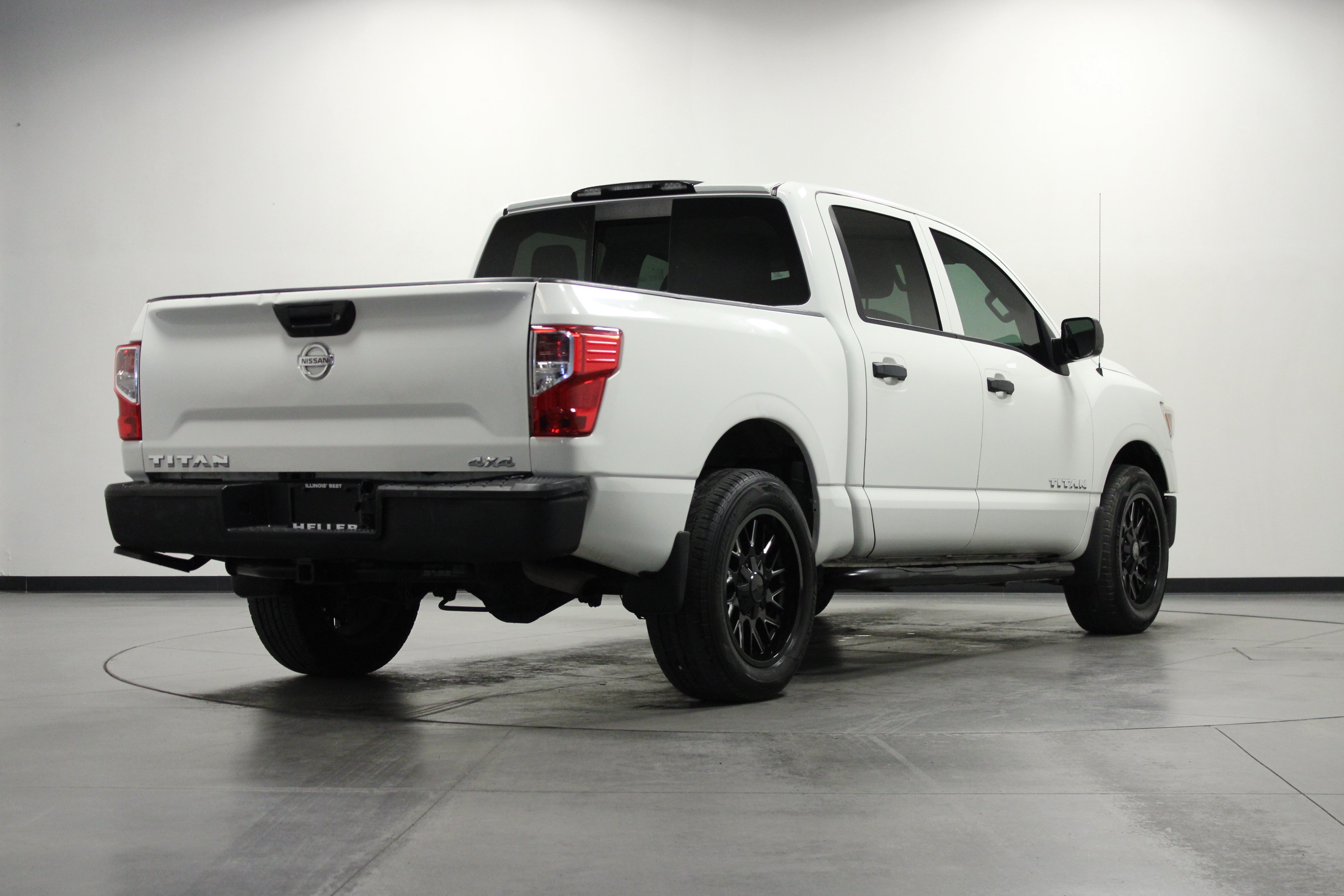 Used 2019 Nissan Titan S AWD/4WD image 4