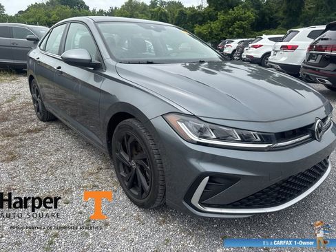 Used 2025 Volkswagen Jetta SE w/ Sunroof Package FWD image 6